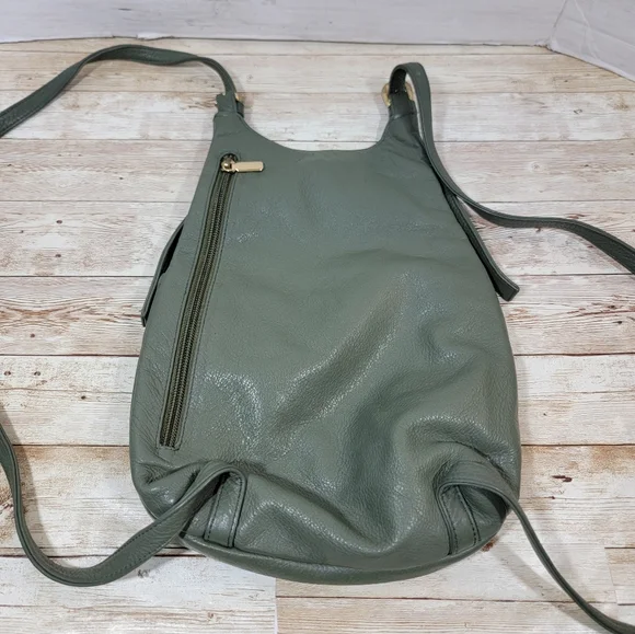 JP Ourse & Cie Kangaroo Olive leather backpack display picture 2